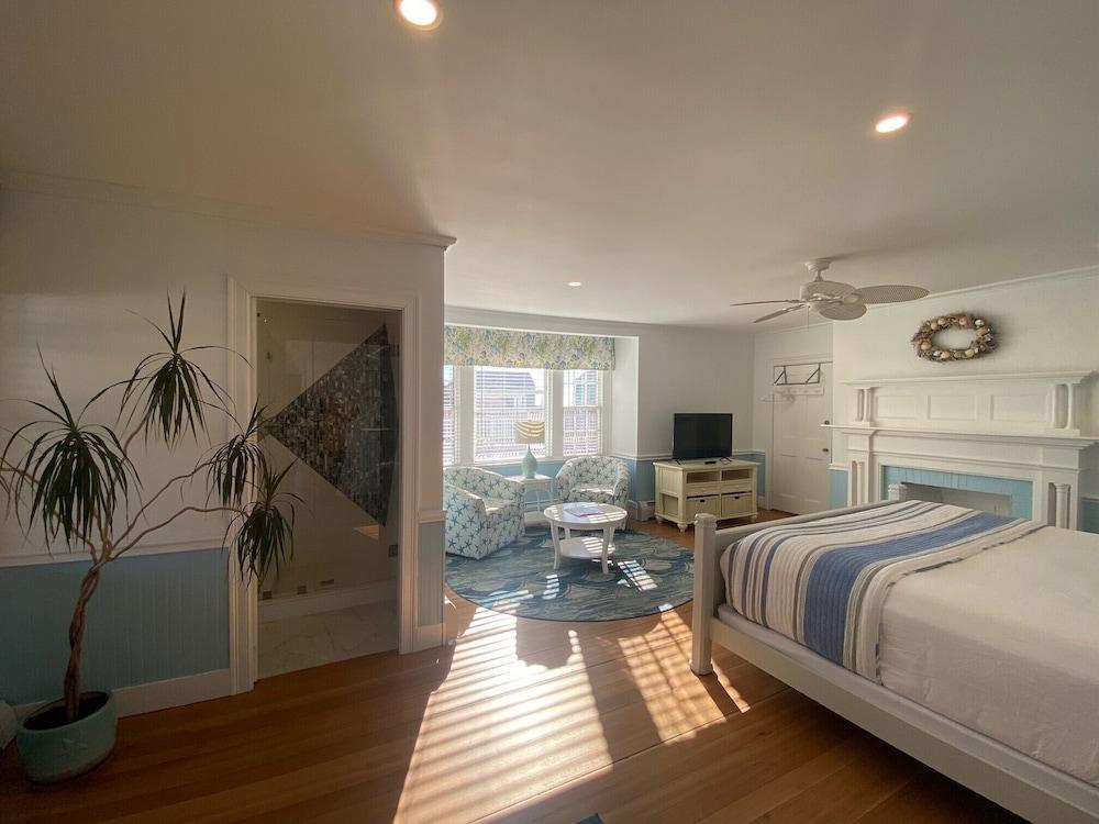 Beach Breeze Inn photo 75