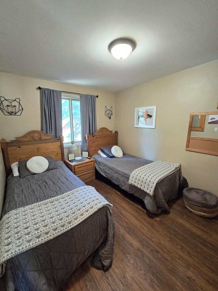Chateau Rouge Condominiums photo 14