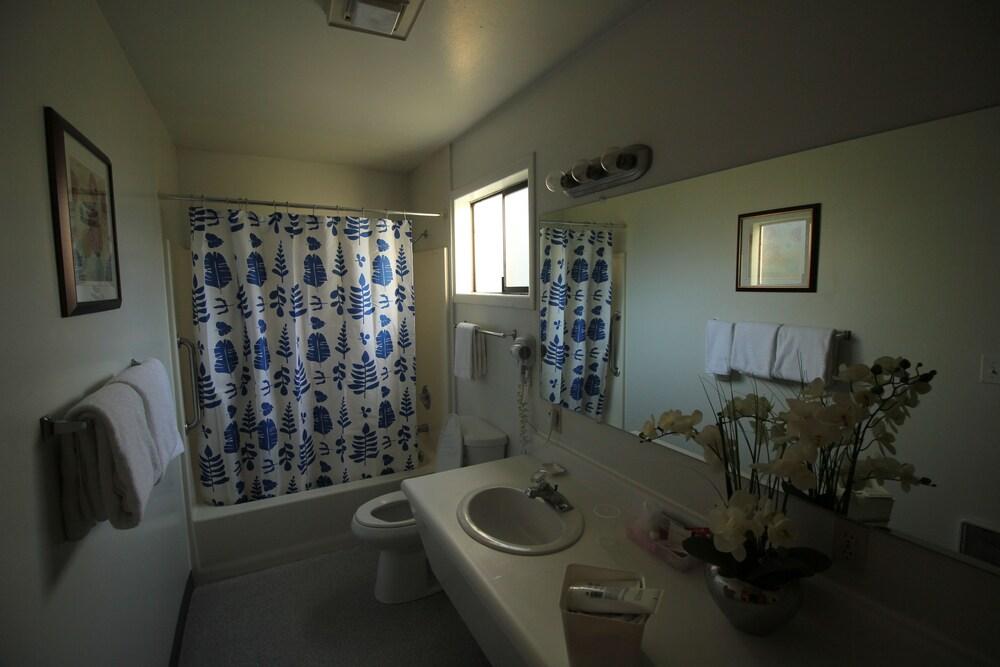 Mariner's Cove Inn photo 35