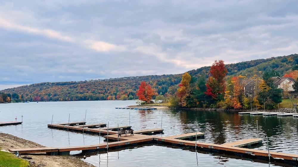 LakeFront Lodge photo 3
