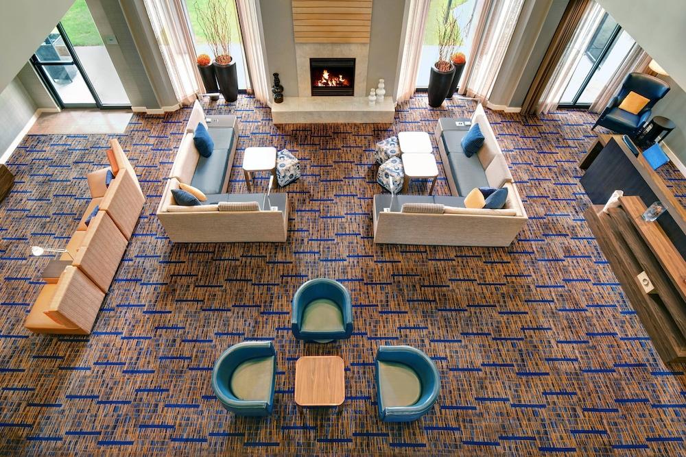 Courtyard by Marriott Raynham photo 4