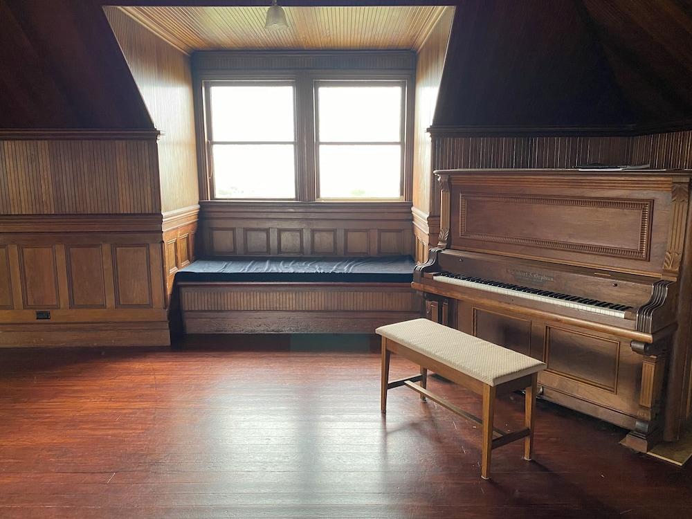 The Weller House photo 41