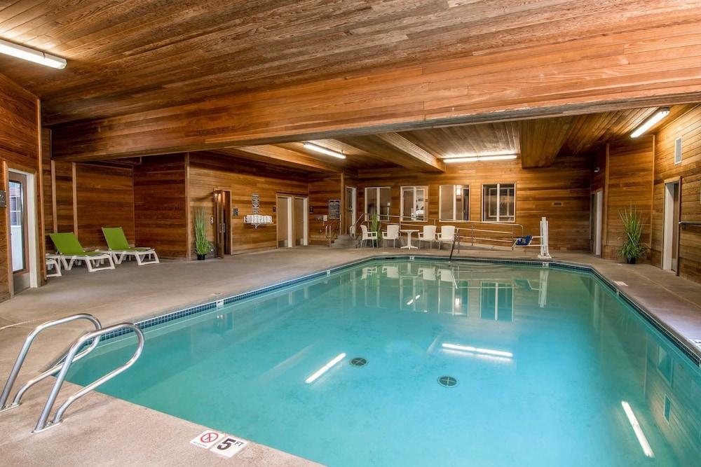 Comfort Suites Linn County photo 30