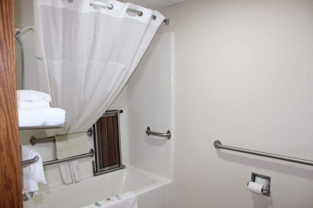 Reston Inn & Suites photo 48