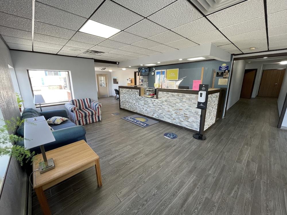 Days Inn by Wyndham Alpena photo 3