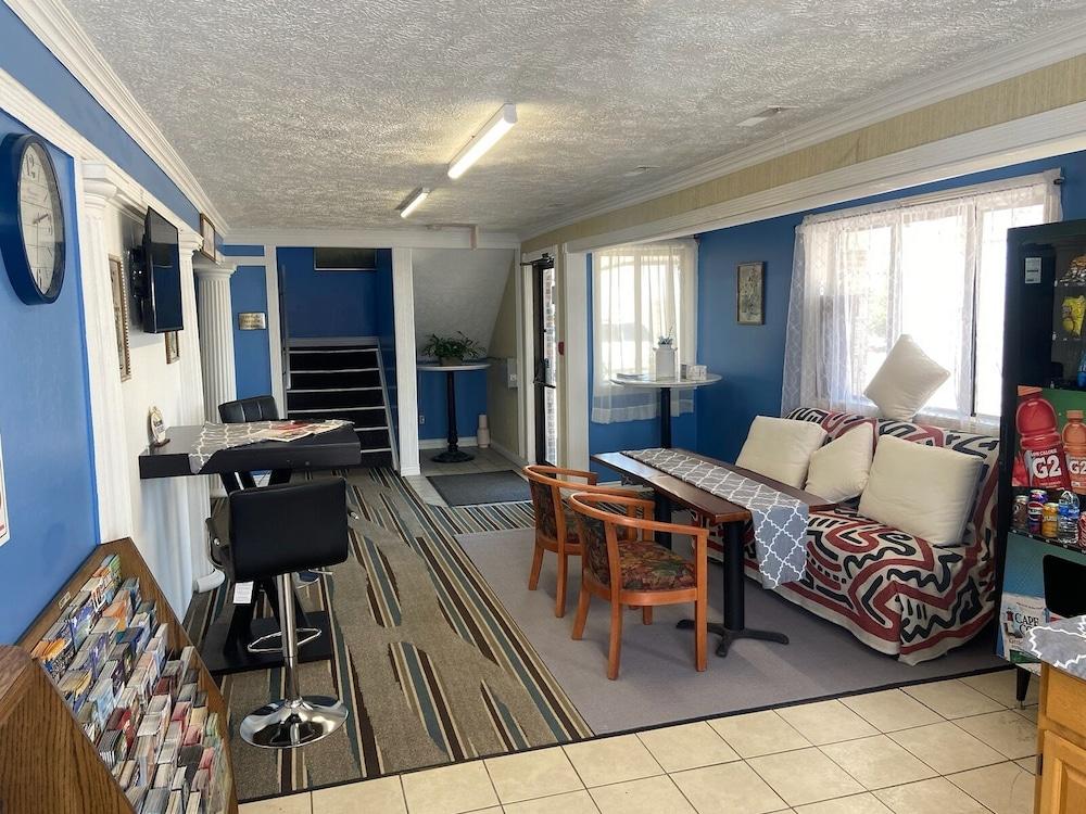 Coyote East Motel photo 2