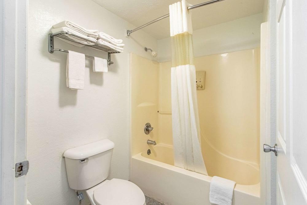 Quality Inn & Suites Dickson photo 22