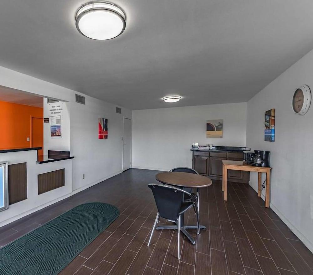 Giddings Executive Inn photo 7