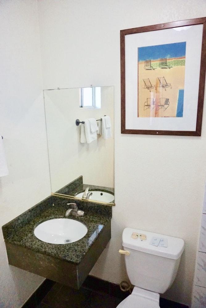 Satellite Motel photo 37