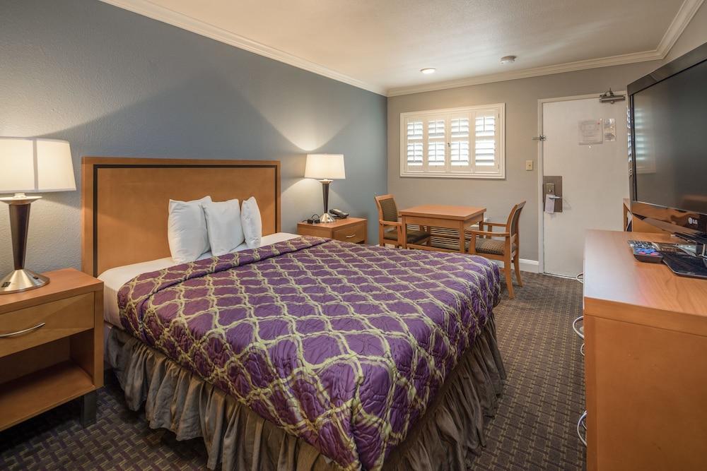 SOMA Park Inn – Civic Center photo 10