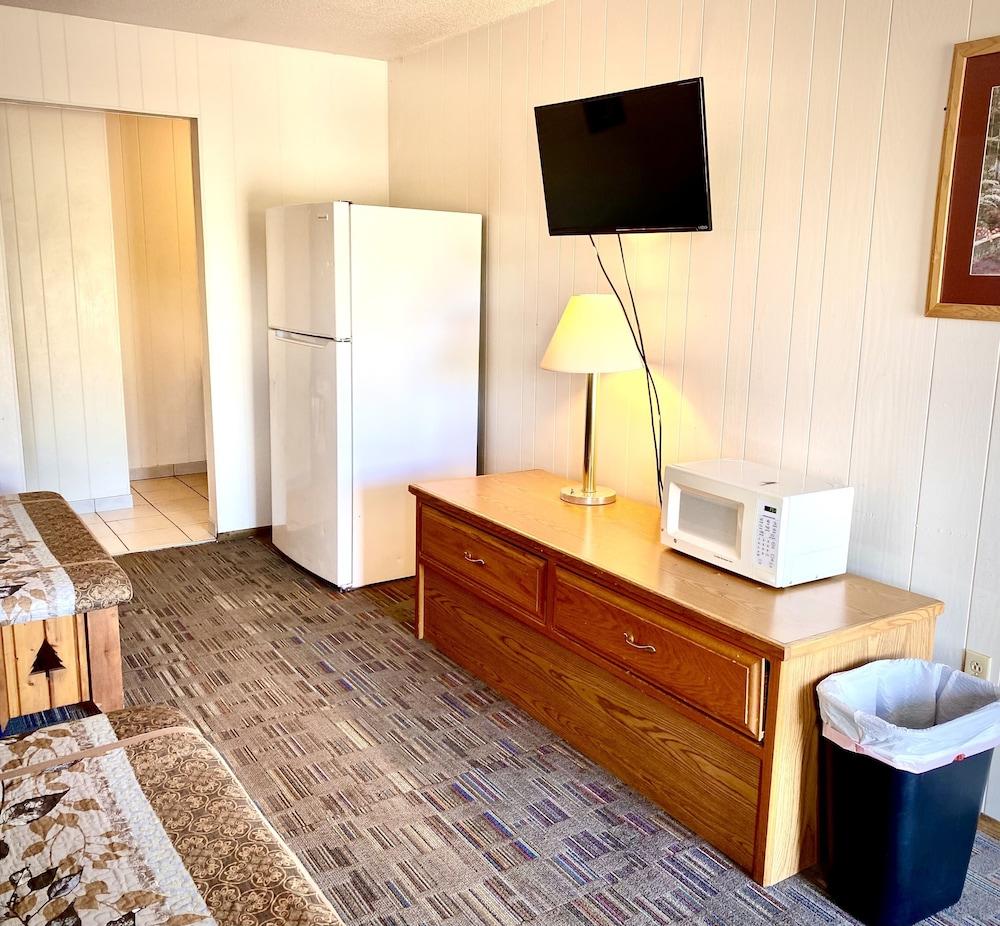Forest Lake Motel photo 8
