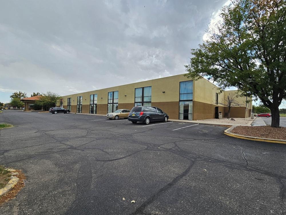 Clarion Inn & Suites Roswell photo 49