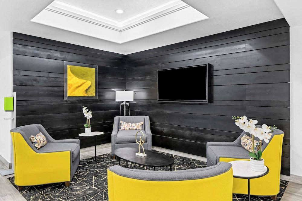Best Western Palace Inn & Suites photo 2