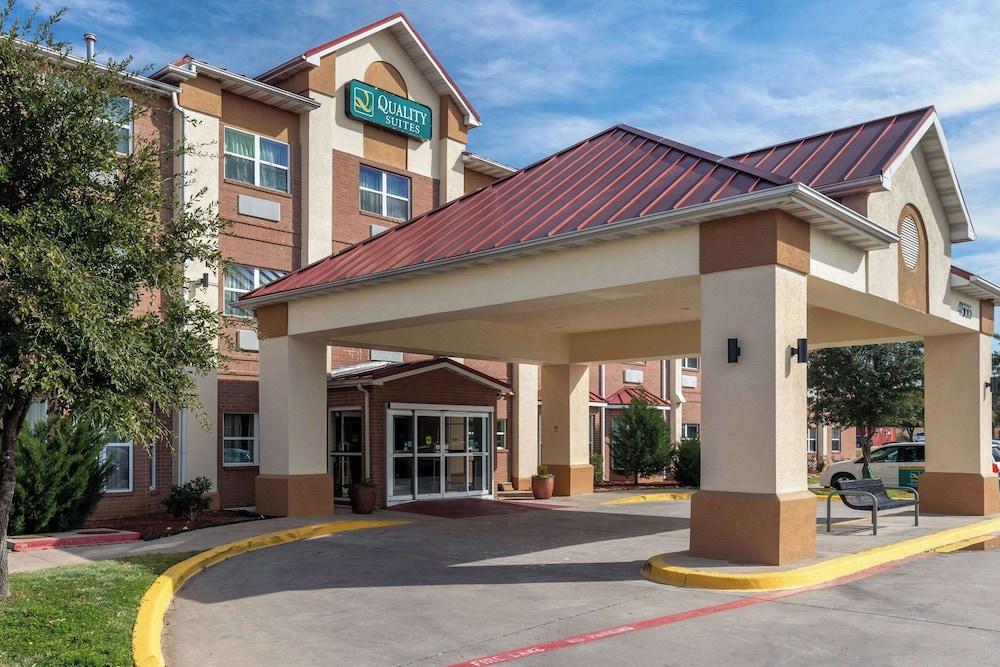 Quality Suites Addison - Dallas photo 27