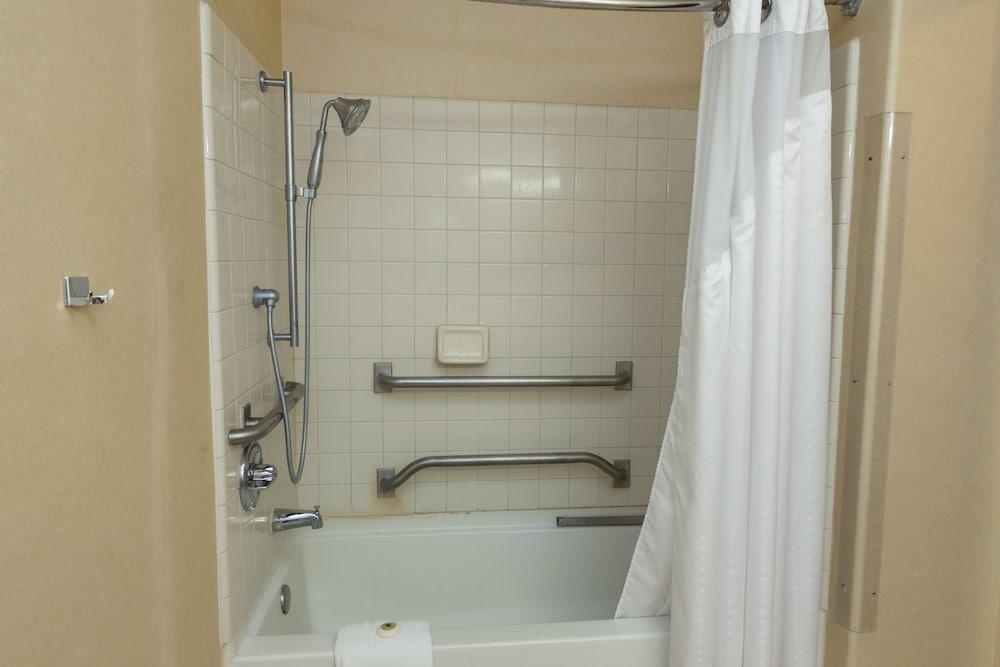 Vagabond Inn Executive - Green Valley photo 18