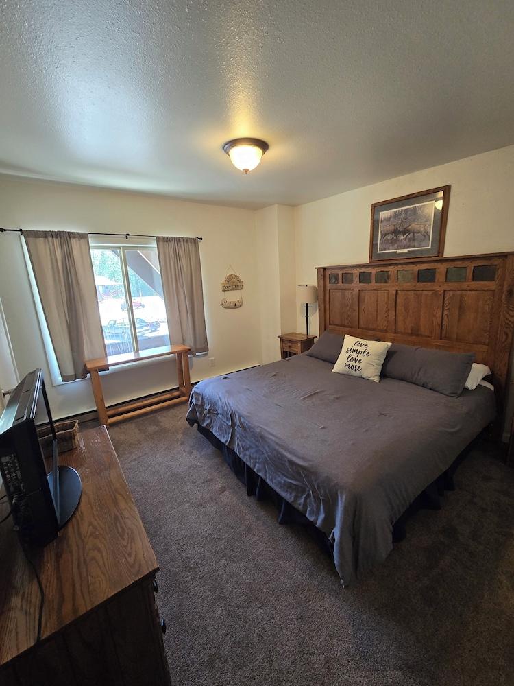 Chateau Rouge Condominiums photo 60