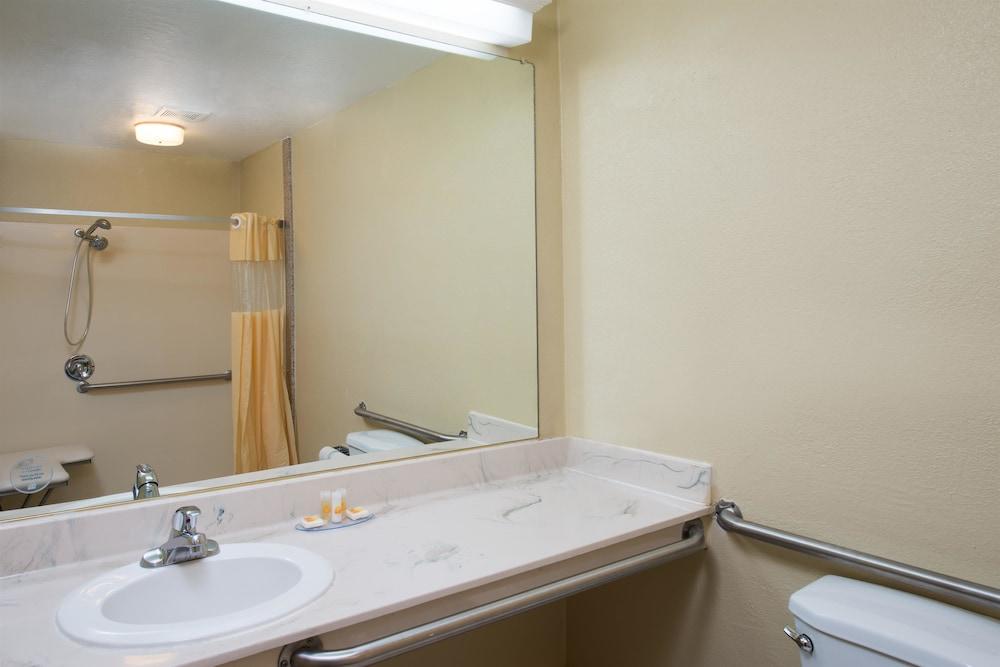 Days Inn by Wyndham Pinole Berkeley photo 13