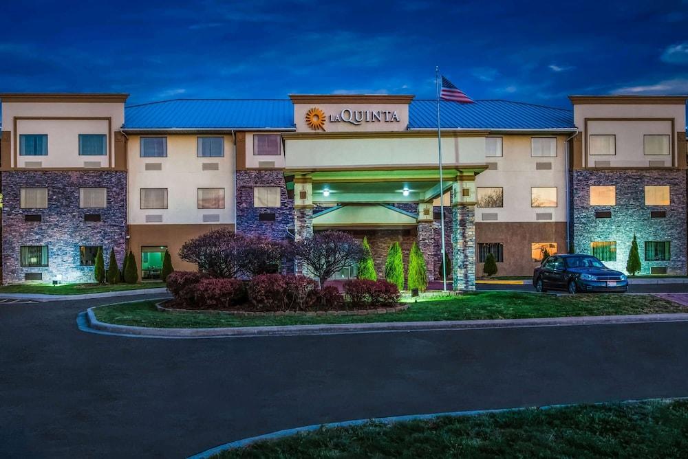 La Quinta Inn & Suites by Wyndham Fairborn Wright-Patterson photo 31