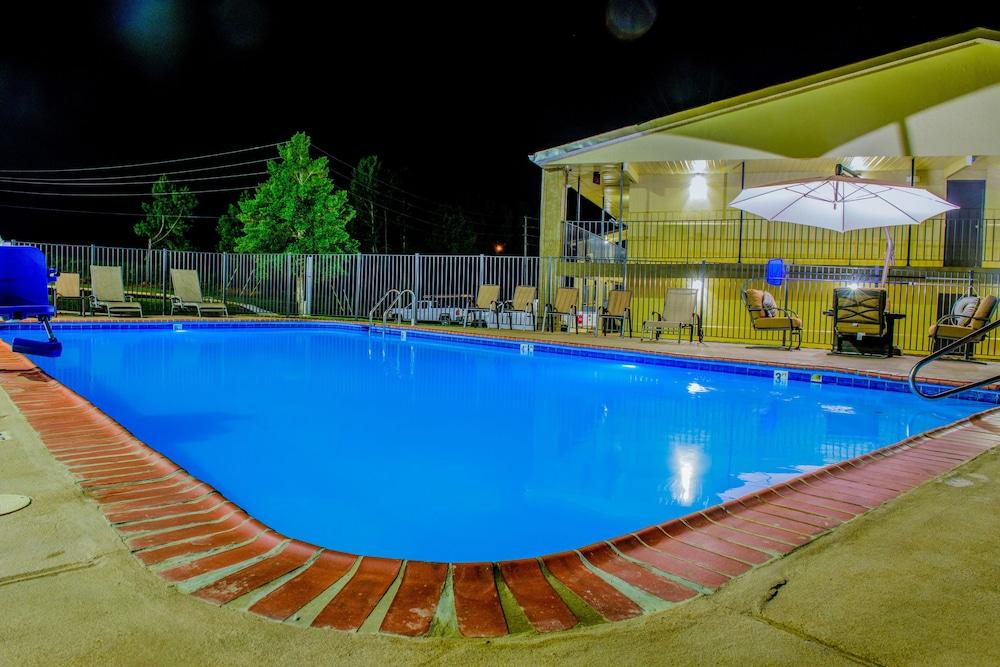 Days Inn & Suites by Wyndham Athens Alabama photo 25
