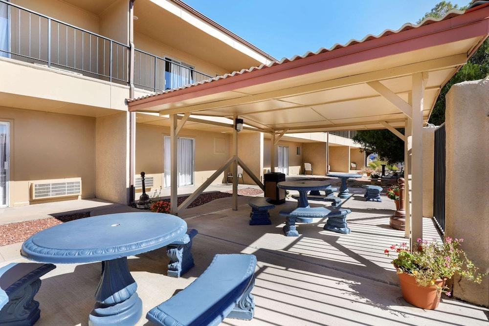 Econo Lodge Inn & Suites Socorro photo 15