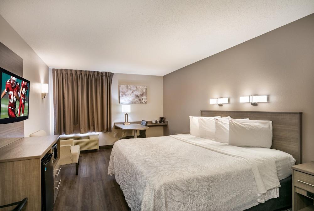 Red Roof Inn PLUS+ Boston - Logan photo 25