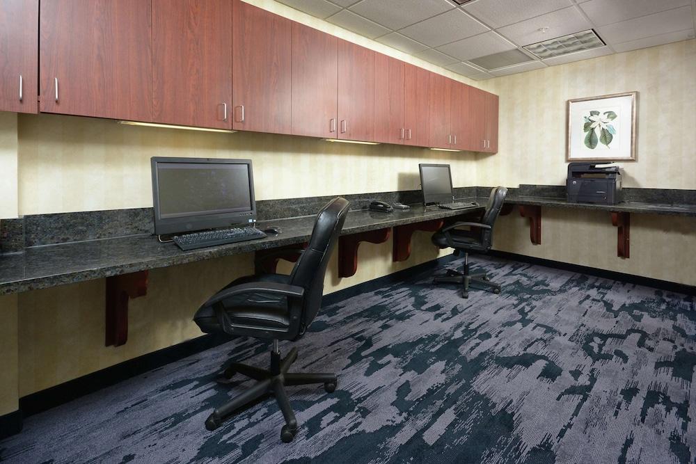 Hampton Inn & Suites Clinton - I-26 photo 45