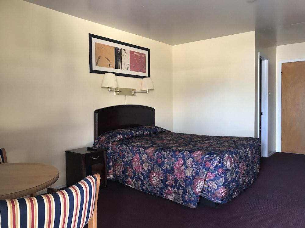 American Inn by OYO Colorado City I-20 photo 11