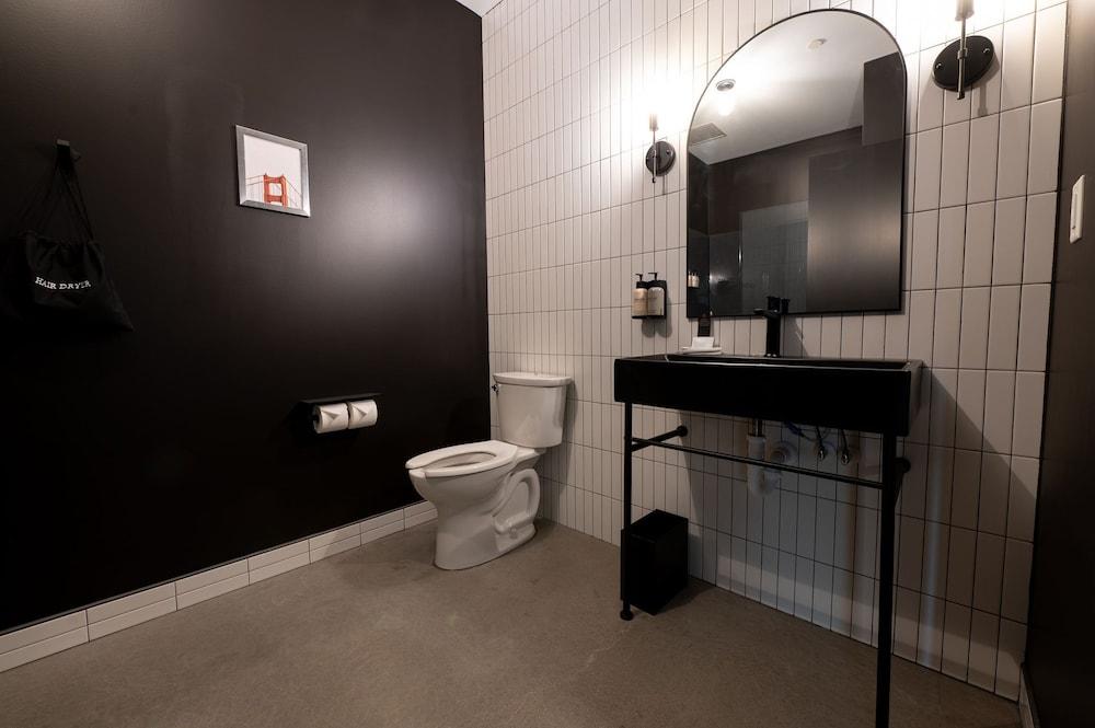 Arch and Cable Hotel photo 34