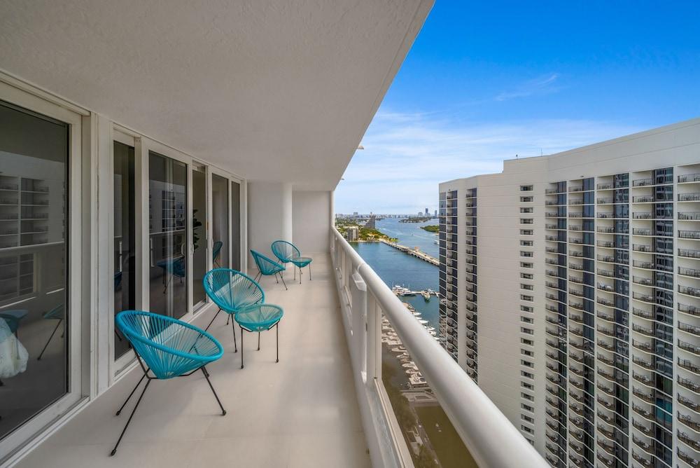 The Grand Biscayne Bay photo 28