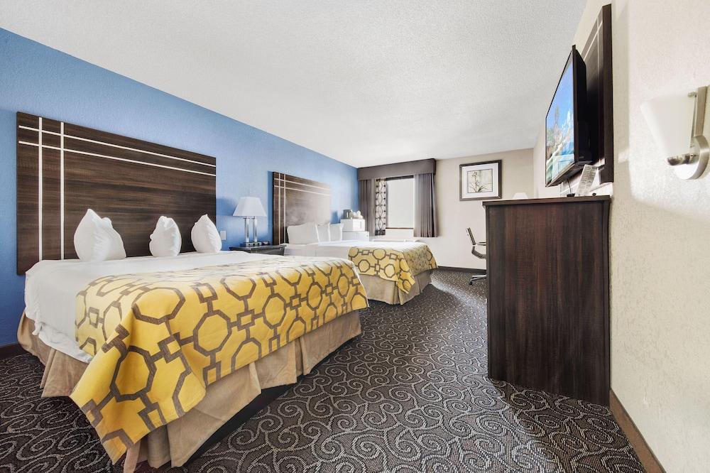 Baymont by Wyndham Muncie Near Ball State University photo 61