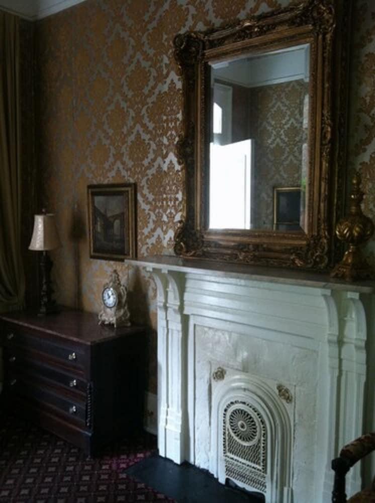 Nine O Five Royal Hotel photo 13