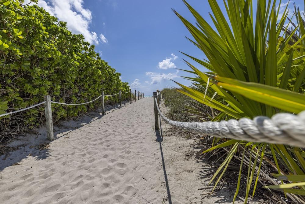 Suites on South Beach photo 2