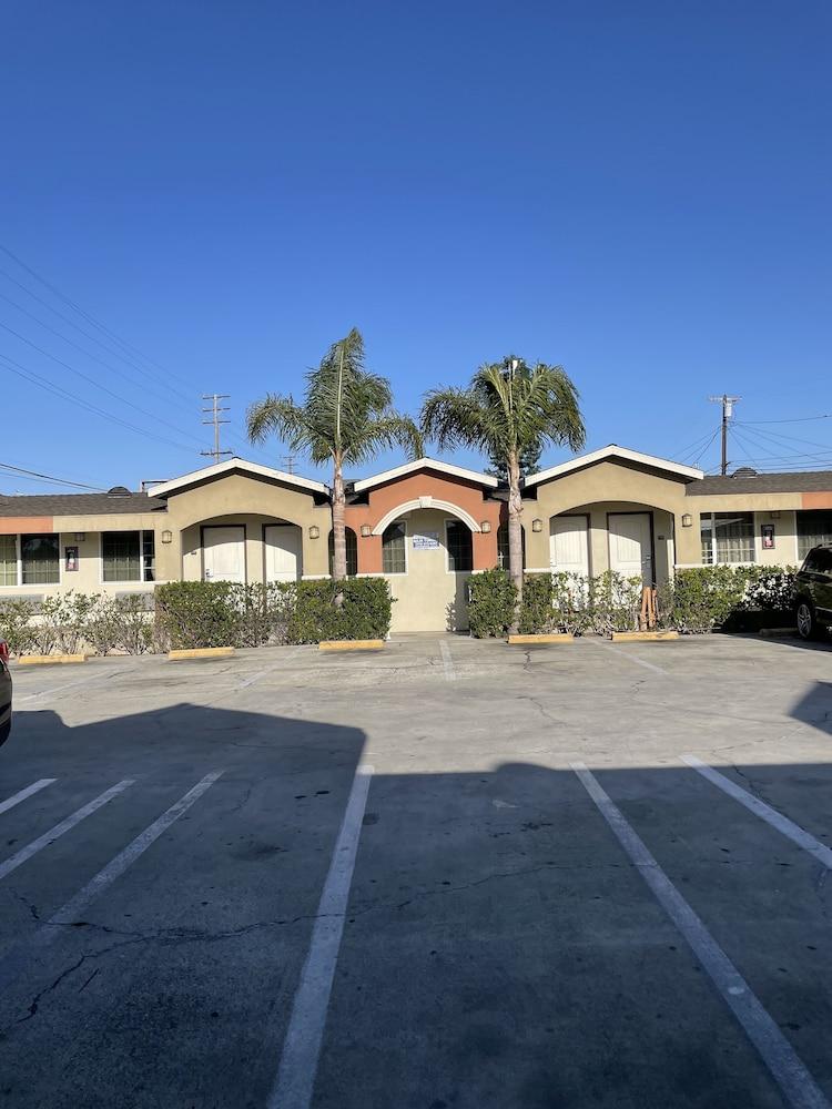 Villa Inn & Suites photo 7
