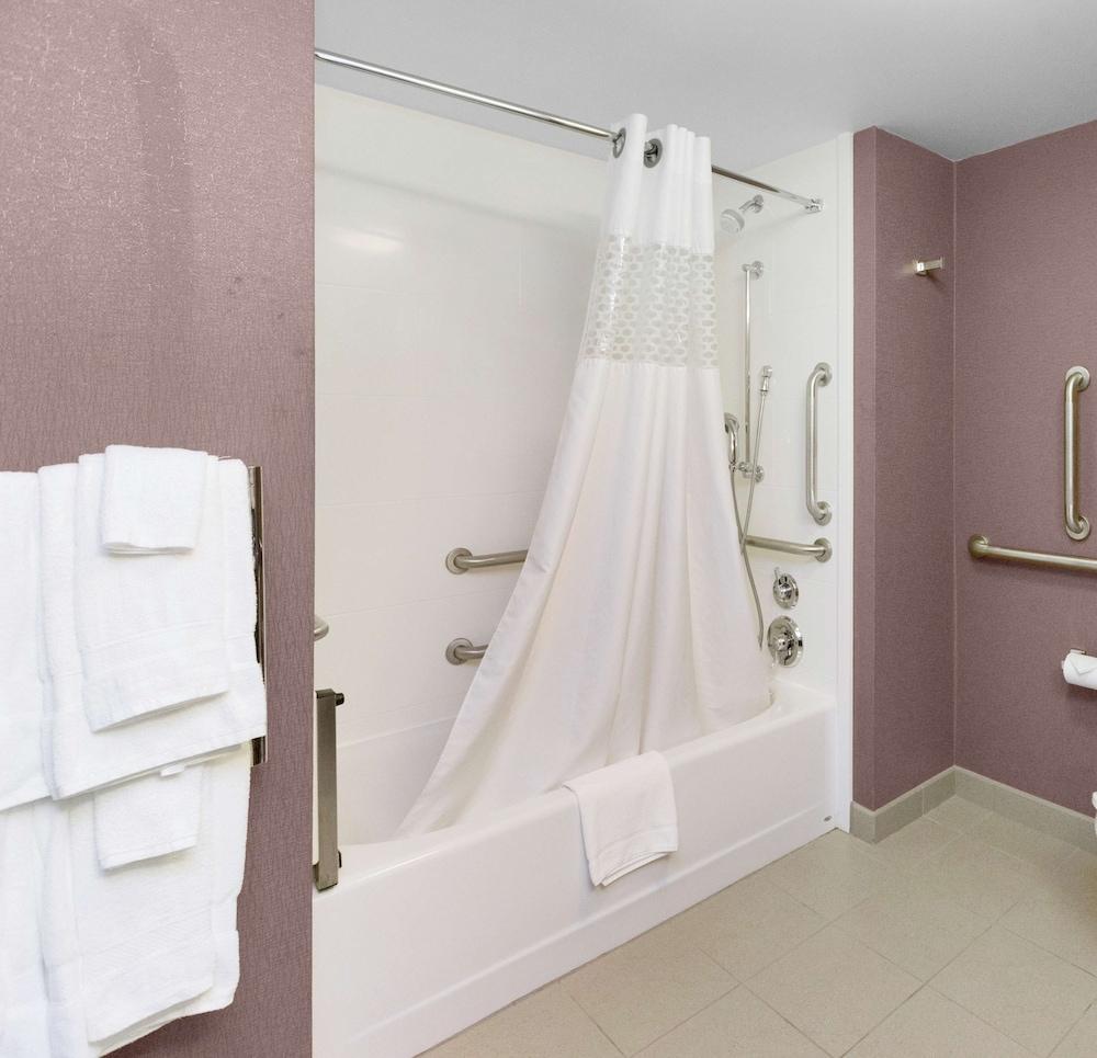 Hampton Inn Butler photo 15