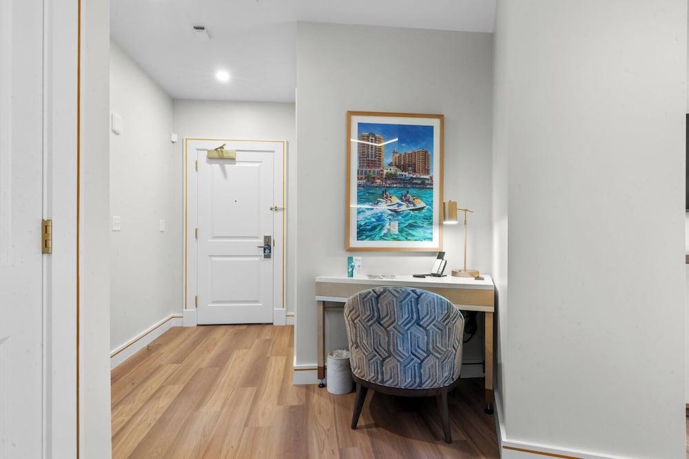 Harbor Suites at Harborwalk Village photo 10