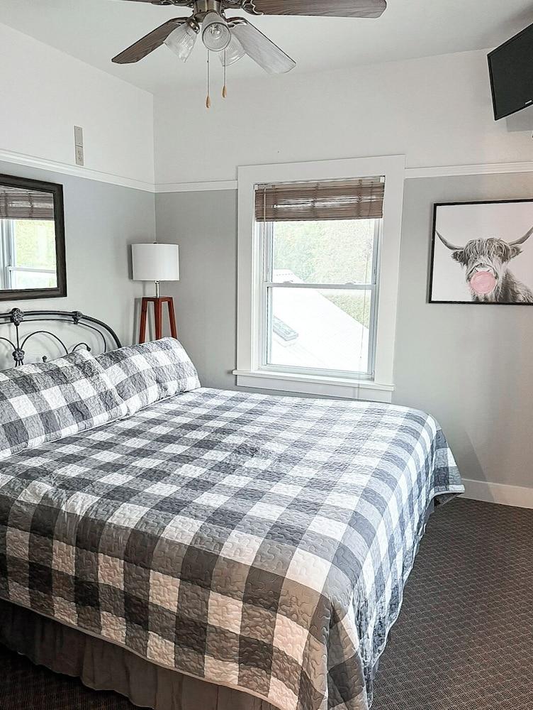Fall River Hotel and Grazerz Restaurant photo 16