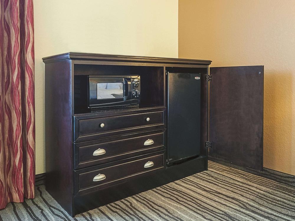 La Quinta Inn & Suites by Wyndham Slidell - North Shore Area photo 14