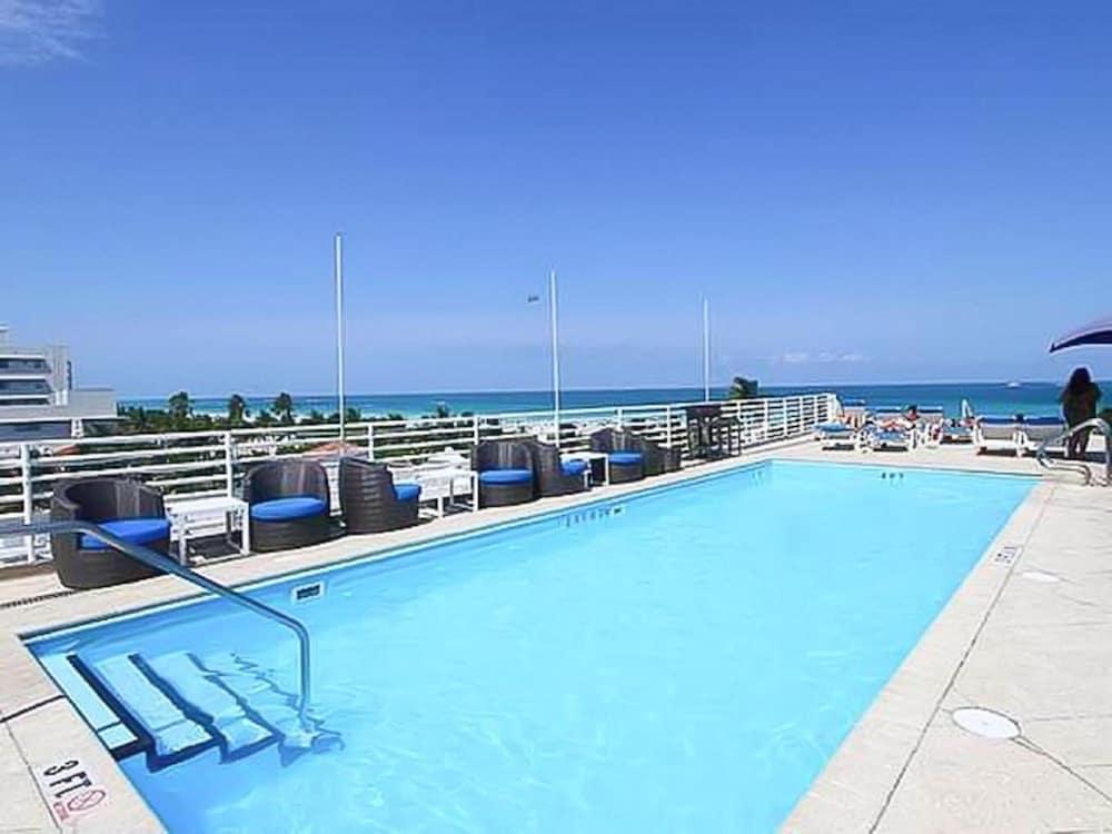 Ocean Drive Studios Beach Front photo 23