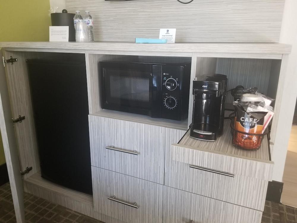 SureStay InnSuites Phoenix Hotel & Suites by Best Western photo 17