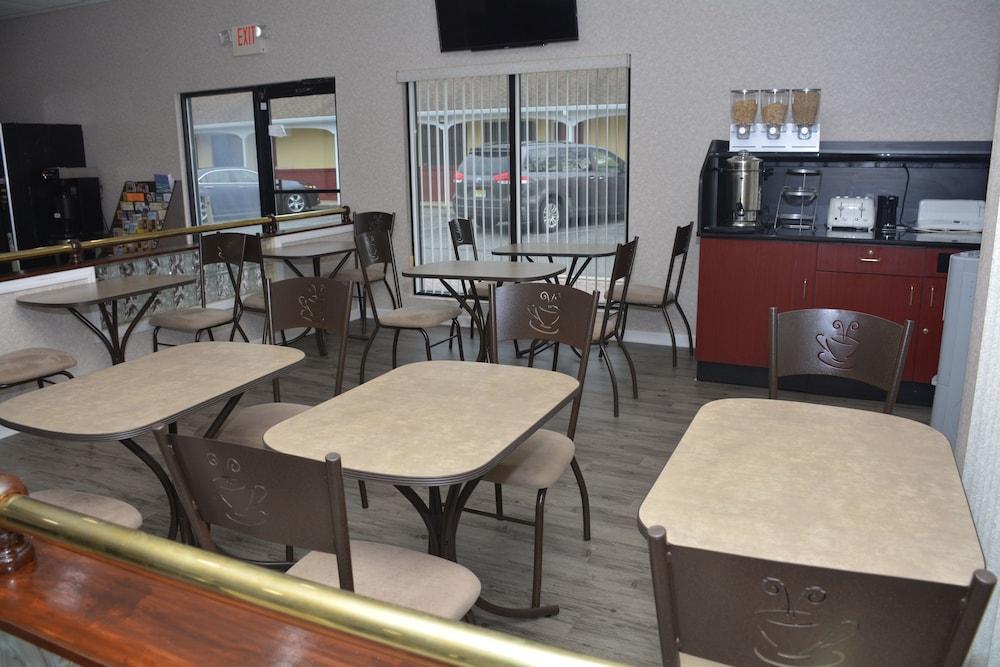 Atlantic Inn & Suites photo 51