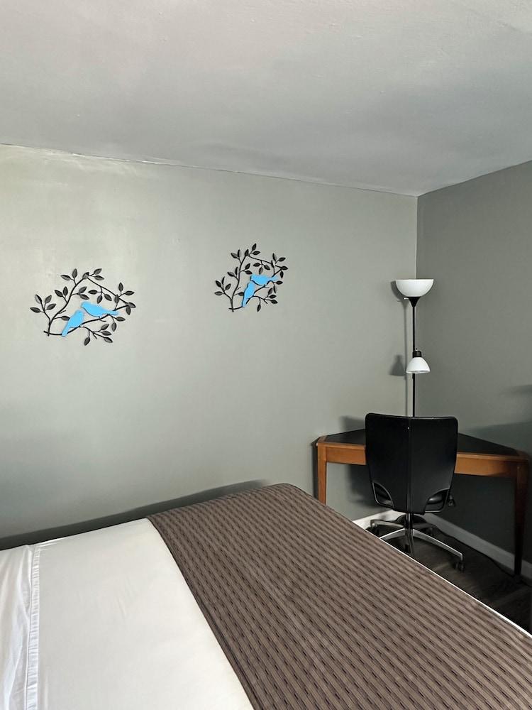Travel Inn & Suites photo 12