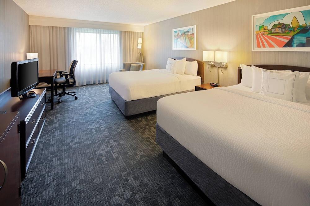 Courtyard by Marriott Grand Rapids Airport photo 7