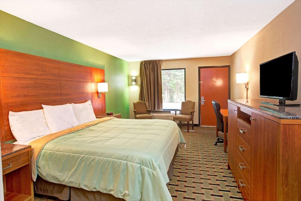 Days Inn by Wyndham Conover-Hickory photo 4