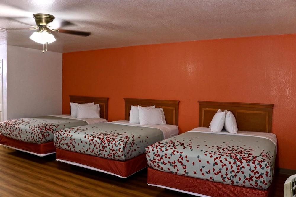Heritage Inn & Suites photo 6