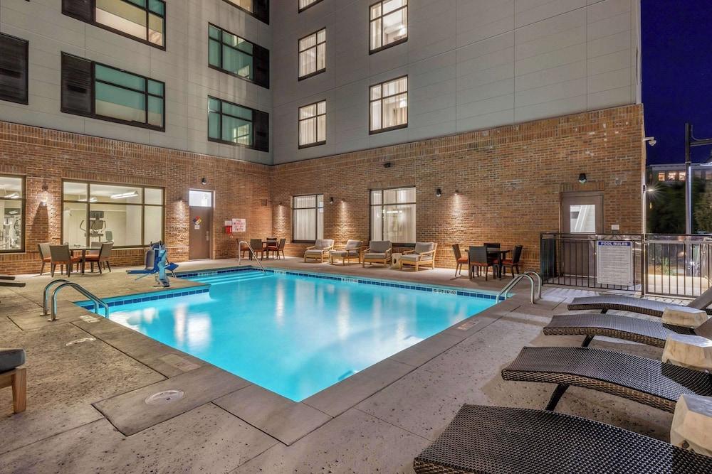 DoubleTree by Hilton Charleston Riverview photo 8