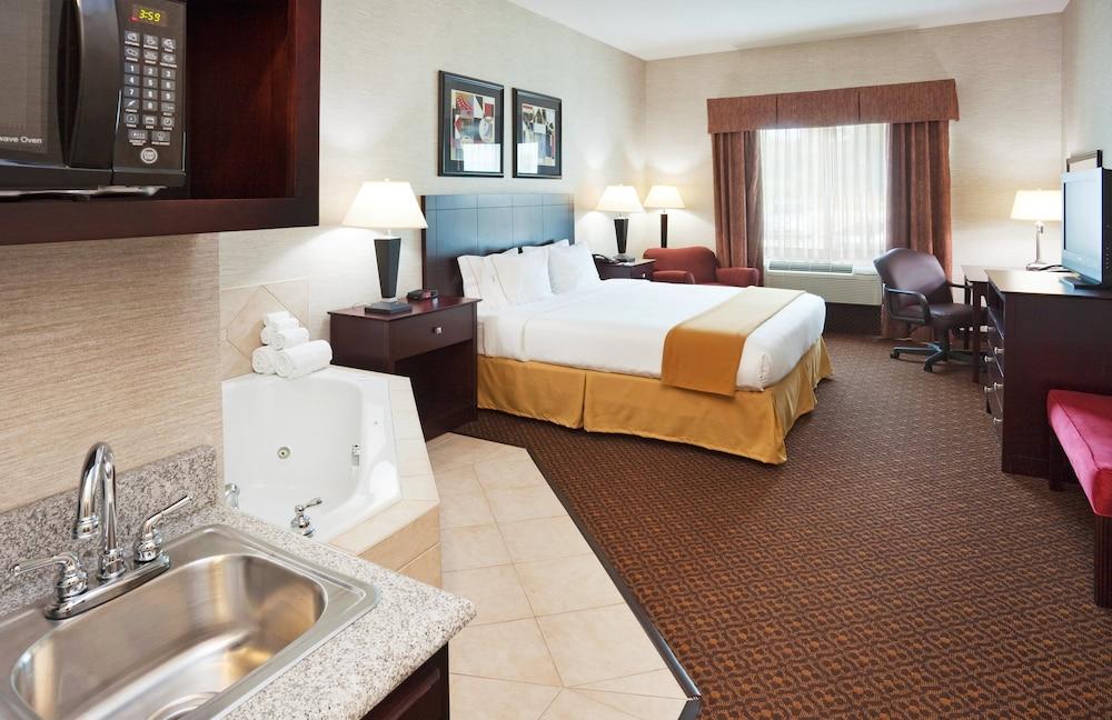 Holiday Inn Express & Suites Carrollton by IHG photo 2