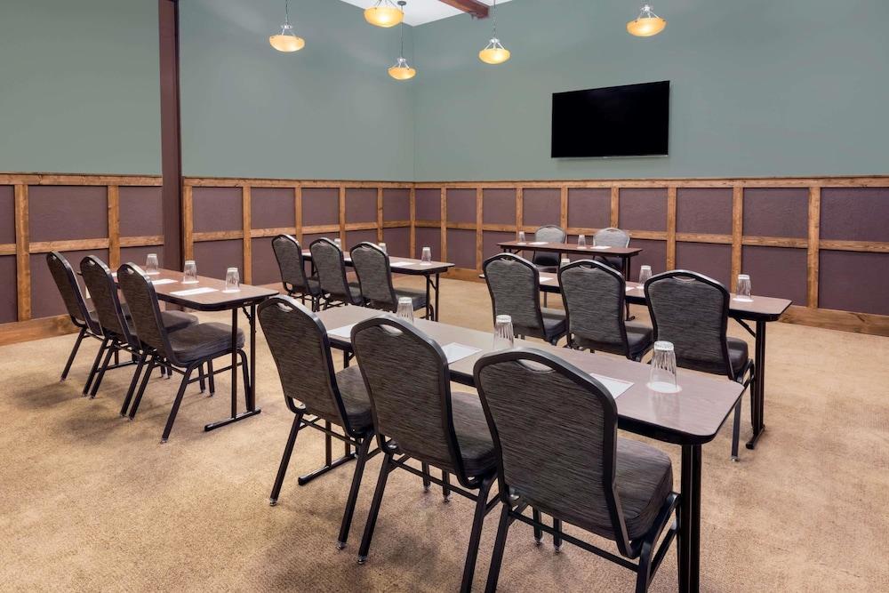Hawthorn Extended Stay by Wyndham Rome photo 39