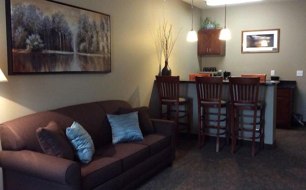 Cardinal Inn & Event Center photo 8