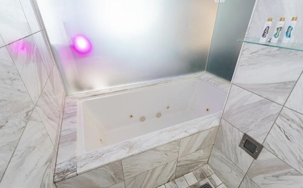 Palms Place Vacation Suites Collection photo 46