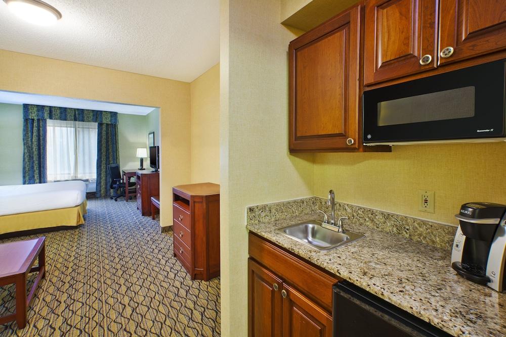 Holiday Inn Express Hotel & Suites Belleville by IHG photo 78